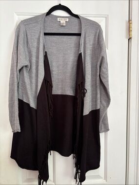 Abito Two-Tone Light Gray and Black Fringe Open-Front Cardigan